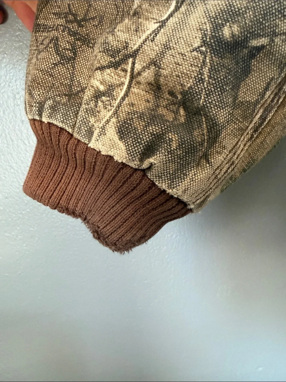 Vintage Y2K Carhartt Kids Real Tree Camo Quilted Hooded Work Wear Jacket Small